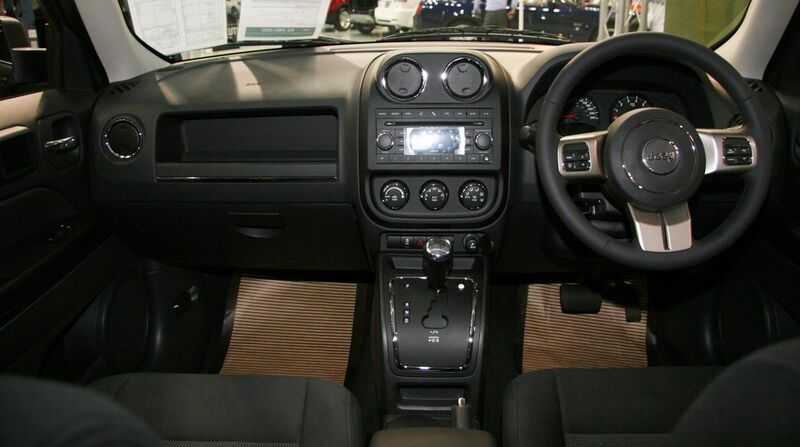 File:Jeep Patriot interior.jpg