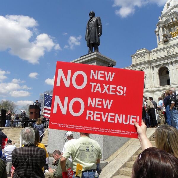 File:Minnesota Tax Cut Rally 2011 (5697256303).jpg