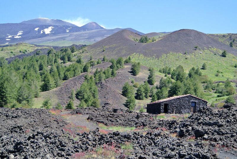 File:Mount Etna from the south 060313.JPG