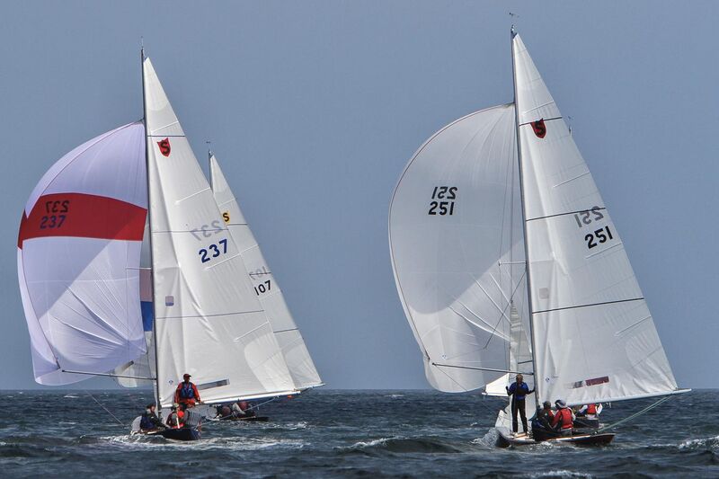 File:Shields boats, racing.jpg