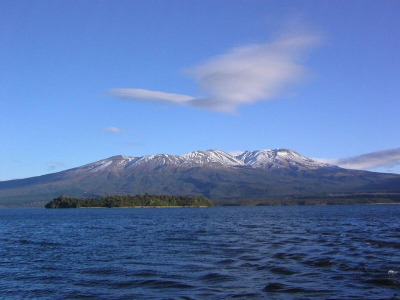 File:Tongariro National Park 2 (261409200).jpg