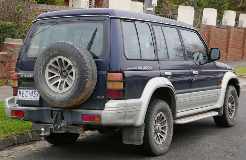 File:1994 Mitsubishi Pajero (NJ) GLS wagon (2015-07-09) 02.jpg