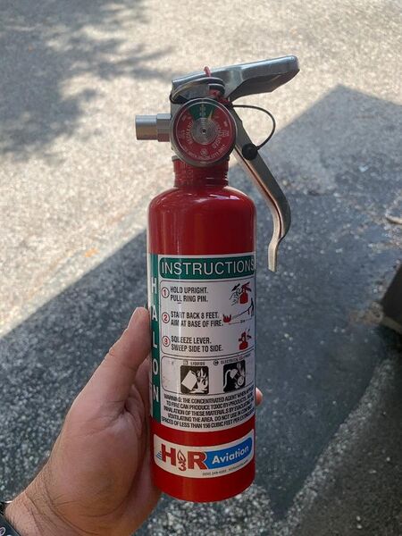 File:Aviation H3R Halon 1211 fire extinguisher.jpg