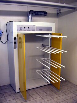 Drying cupboard 002.JPG