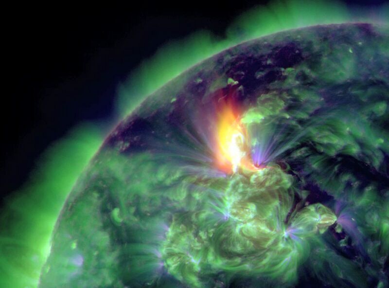 File:M3.2 solar flare 20120119.jpg