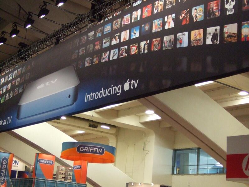 File:Macworld San Francisco banner "Introducing Apple TV"-2007-01-09.jpg