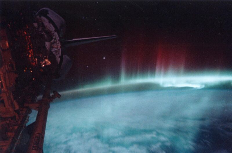 File:Aurora-SpaceShuttle-EO.jpg