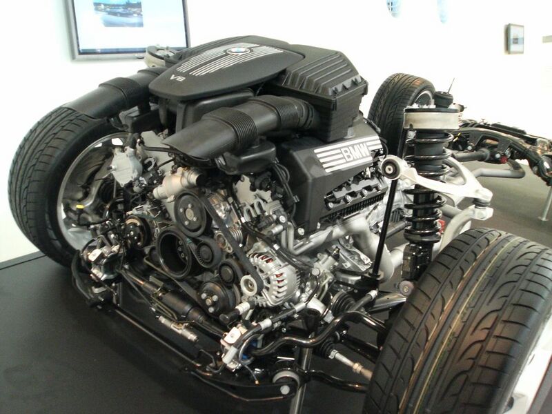 File:BMW V8 engine X5.jpg