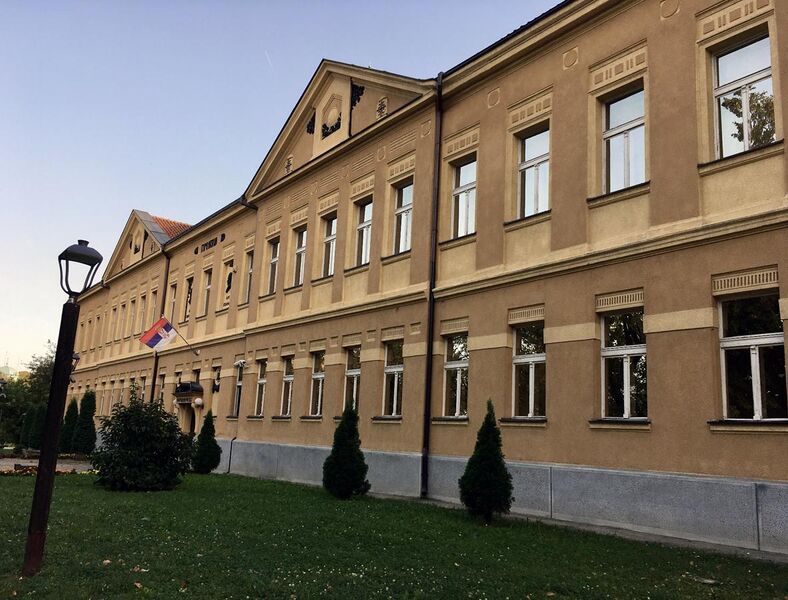 File:Gymnasium building in Kruševac.jpg