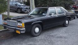 1986 Ford LTD Crown Victoria (P.O.S.), front left.jpg