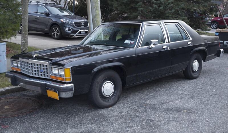 File:1986 Ford LTD Crown Victoria (P.O.S.), front left.jpg
