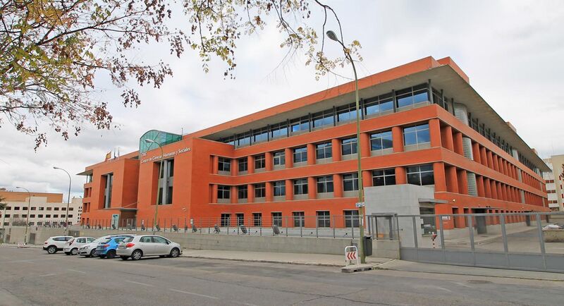 File:Centro de Ciencias Humanas y Sociales del CSIC (Madrid) 02.jpg