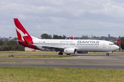Qantas (VH-VYE) Boeing 737-838(WL) arriving at Sydney Airport.jpg