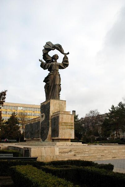 File:RO IS independence monument 1.jpeg