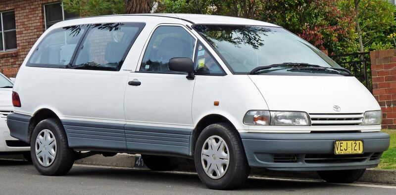 File:1996-2000 Toyota Tarago (TCR10R) GLi van 02.jpg