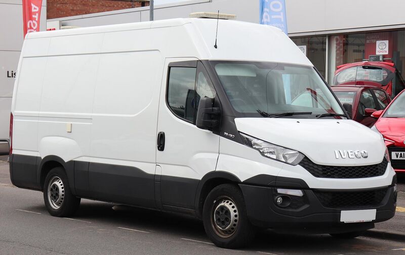 File:2014 Iveco Daily 35 S13 MWB 2.3.jpg