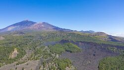 Luftbild vom Vulkan Chinyero auf Teneriffa, Spanien (48225246682).jpg