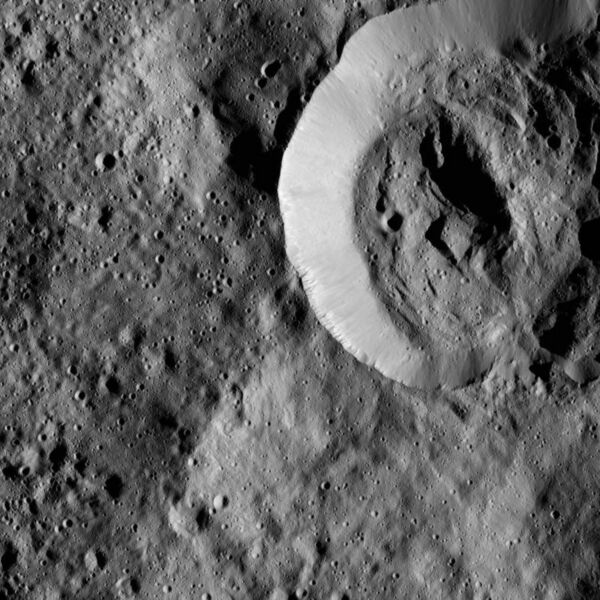 File:PIA20552-Ceres-DwarfPlanet-Dawn-4thMapOrbit-LAMO-image57-2016208.jpg