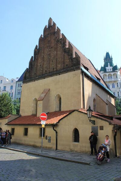 File:Prague Praha 2014 Holmstad flott gammelnye synagoge old-new synagogue Josefov.jpg