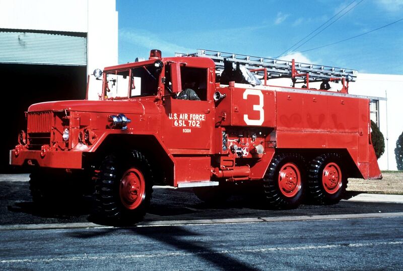 File:530B structural pumper firefighting vehicle.JPEG