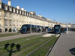Bordeaux tram kruising I.jpg