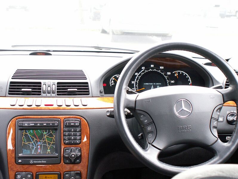 File:Mercedes W220 interior view.JPG