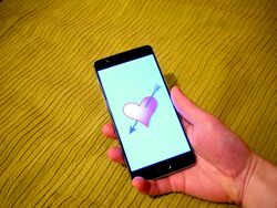 Smartphone dating app illustration.jpg