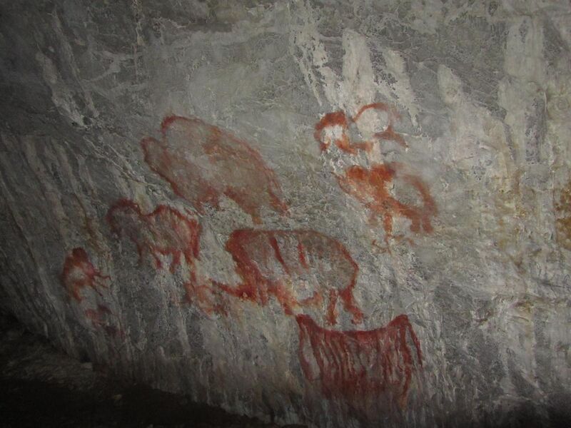 File:Рисунки в Каповой пещере.jpg