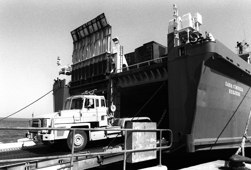 File:A British Scammell Commander 6x4 tractor truck leaves the Danish cargo ship Dana Cimbria during Operation Desert Shield.JPEG
