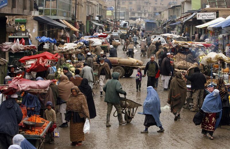 File:Afghan market teeming with vendors and shoppers 2-4-09.jpg