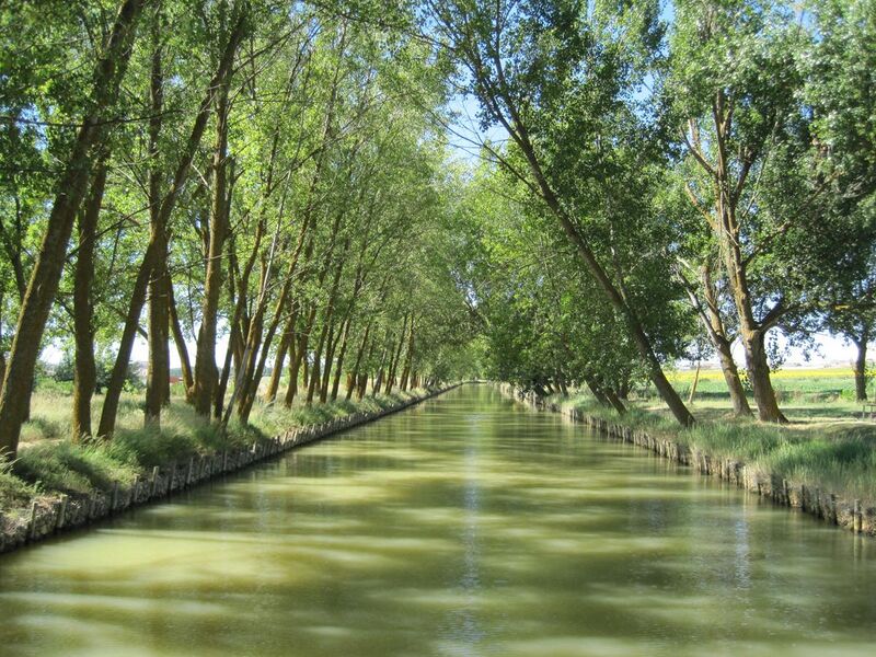 File:Canal de Castilla.jpg