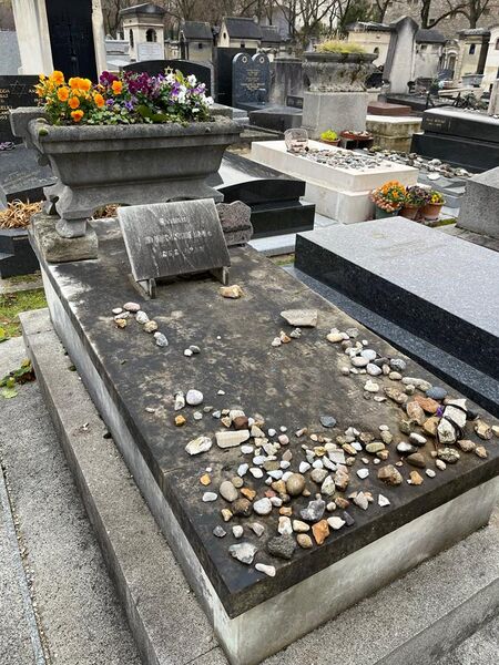 File:Grave of Émile Durkheim in Montparnasse Cemetery.jpg