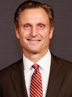 Tony Goldwyn (48996884641) (1).jpg