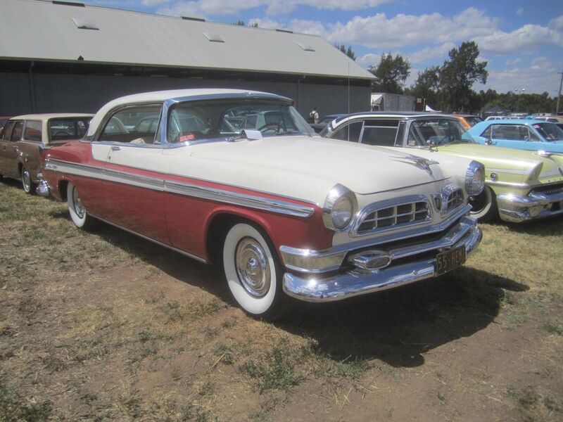 File:1955 Chrysler New Yorker Deluxe 2 door Hardtop (10920304946).jpg