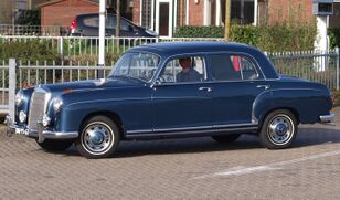1959 Mercedes-Benz 220S pic3 (cropped).JPG