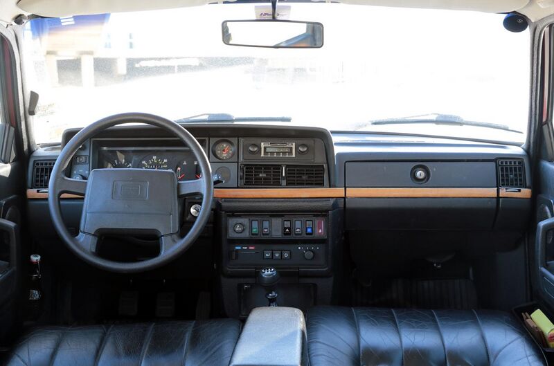 File:1993 Volvo 240 Classic dashboard (US).jpg