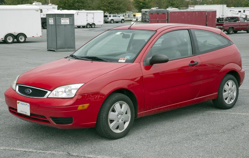 File:2007 Ford Focus SE (ZX3) in red, front left at Hershey 2019.jpg