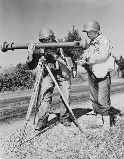 American soldiers use a coincidence rangefinder.jpg