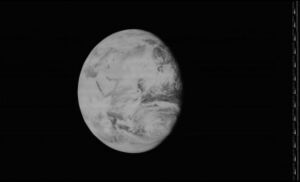 Lunar Orbiter V image of earth.jpg