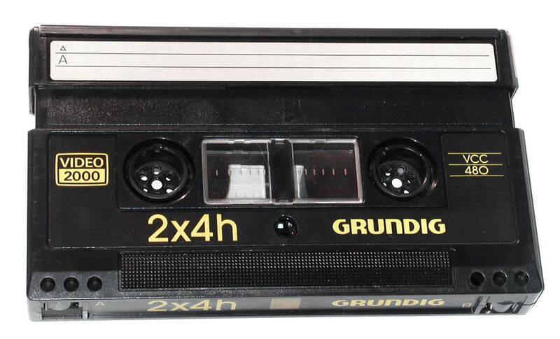 File:Grundig-Video2000-VCC-Kassette-1983-Rotated.jpg
