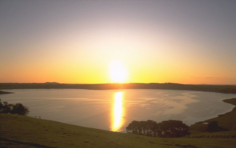 File:Lake Bullen Merri at Sunset.jpg