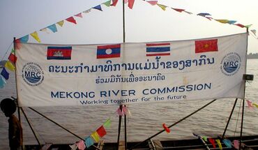 Mekong River Commission banderole au Laos.jpg