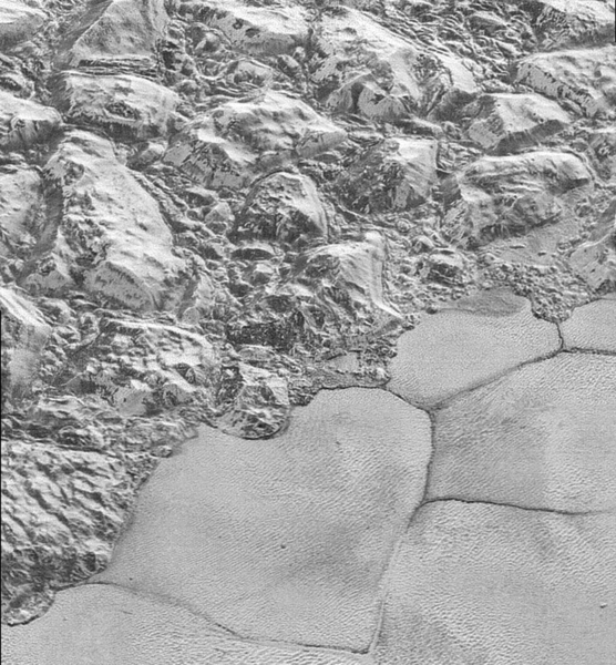 File:Mountainous Shoreline of Sputnik Planum (PIA20198).png