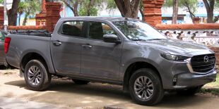 2022 Mazda BT-50 3.0d Turbo 4x4 (Chile) front view.jpg
