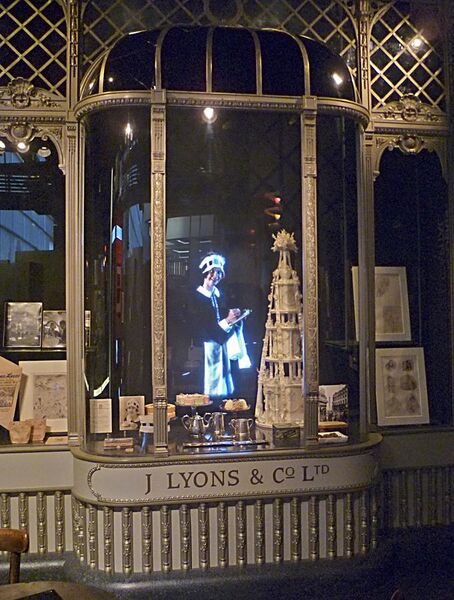 File:Lyons Corner House recreation, Museum of London.JPG