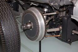 Front brake and hub of a Mercedes W196R, showing the Rudge-Whitworth knock off hub shaft