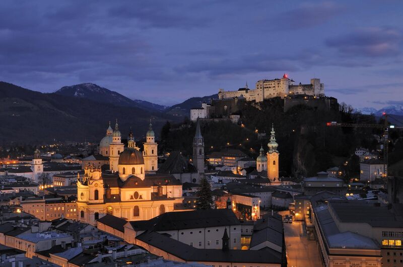 File:Salzburg - Panorama (nachts)2.jpg