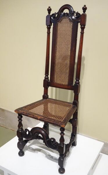File:Side Chair, America, c. 1700, walnut and cane - Brooklyn Museum - DSC09086.JPG