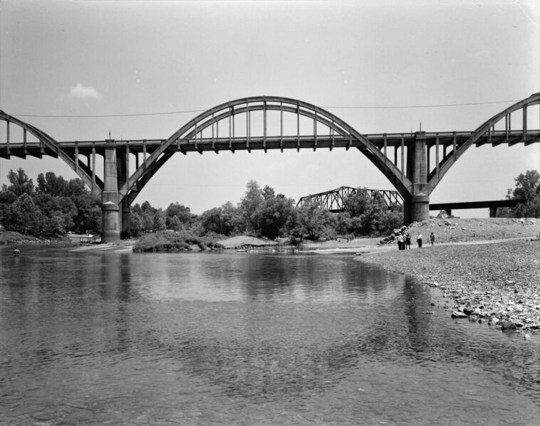 File:Cotter Bridge Spanning White River closeup.jpg