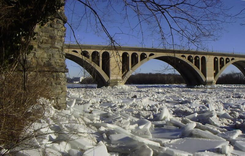File:Francis Scott Key Bridge at the Washington DC USA river bank February 2004.jpg